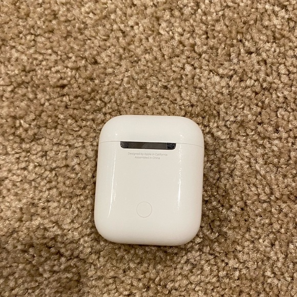 Airpods 1st gen (case not included) - Picture 6 of 6